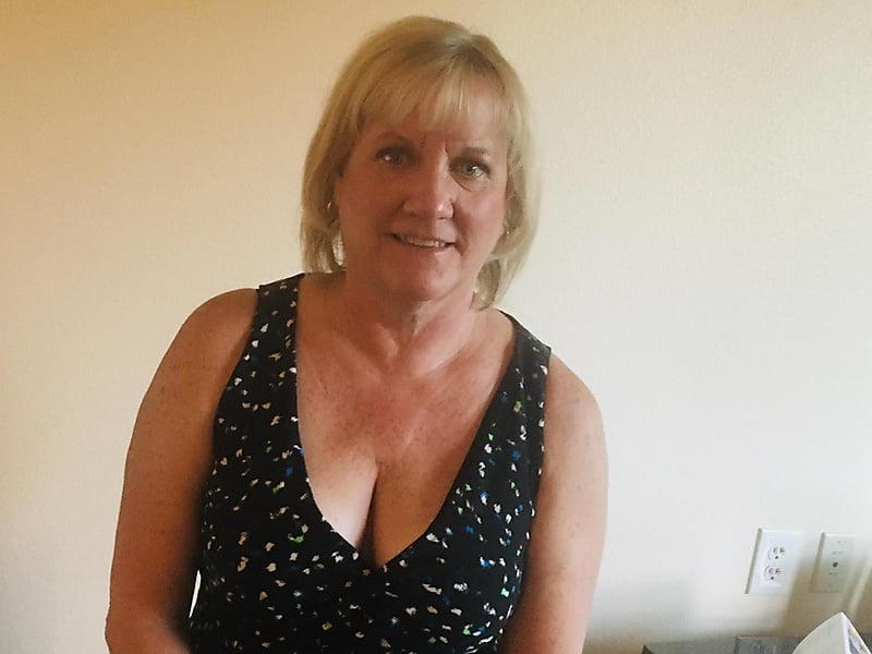 25P Granny Cleavage 22