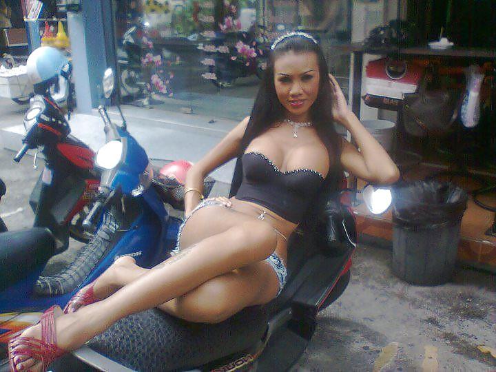 25P Asian Ladyboy Bar Girls 