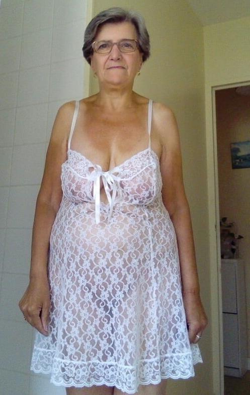 25P Gorgeous Grannies Vol. 2