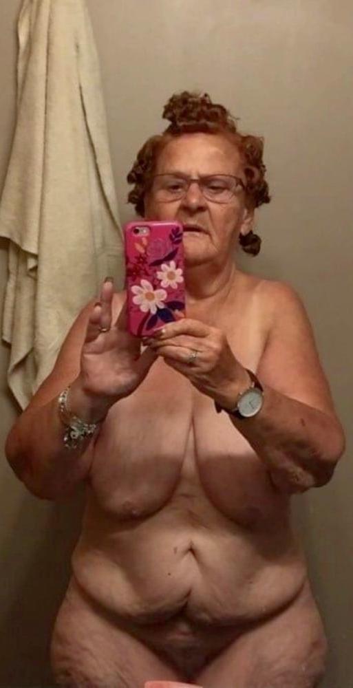 25P Gorgeous Grannies Vol. 2