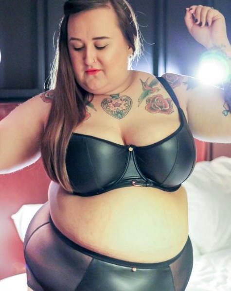10P Gorgeous girl  ??