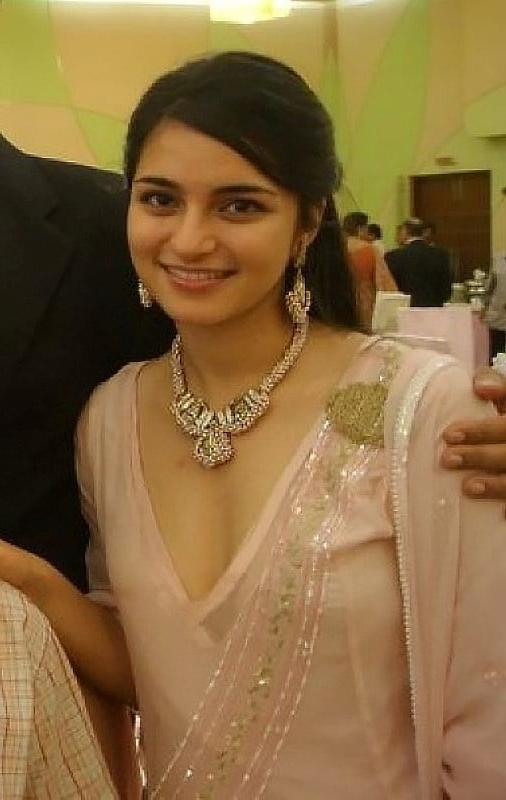 5P Desi Indian Paki Cleavage Part 14