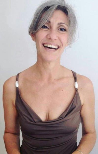 20P Mature ladies braless cleavage pokies 130