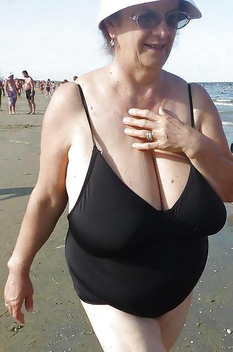 19P Hot bikini granny bbw