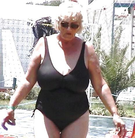 19P Hot bikini granny bbw