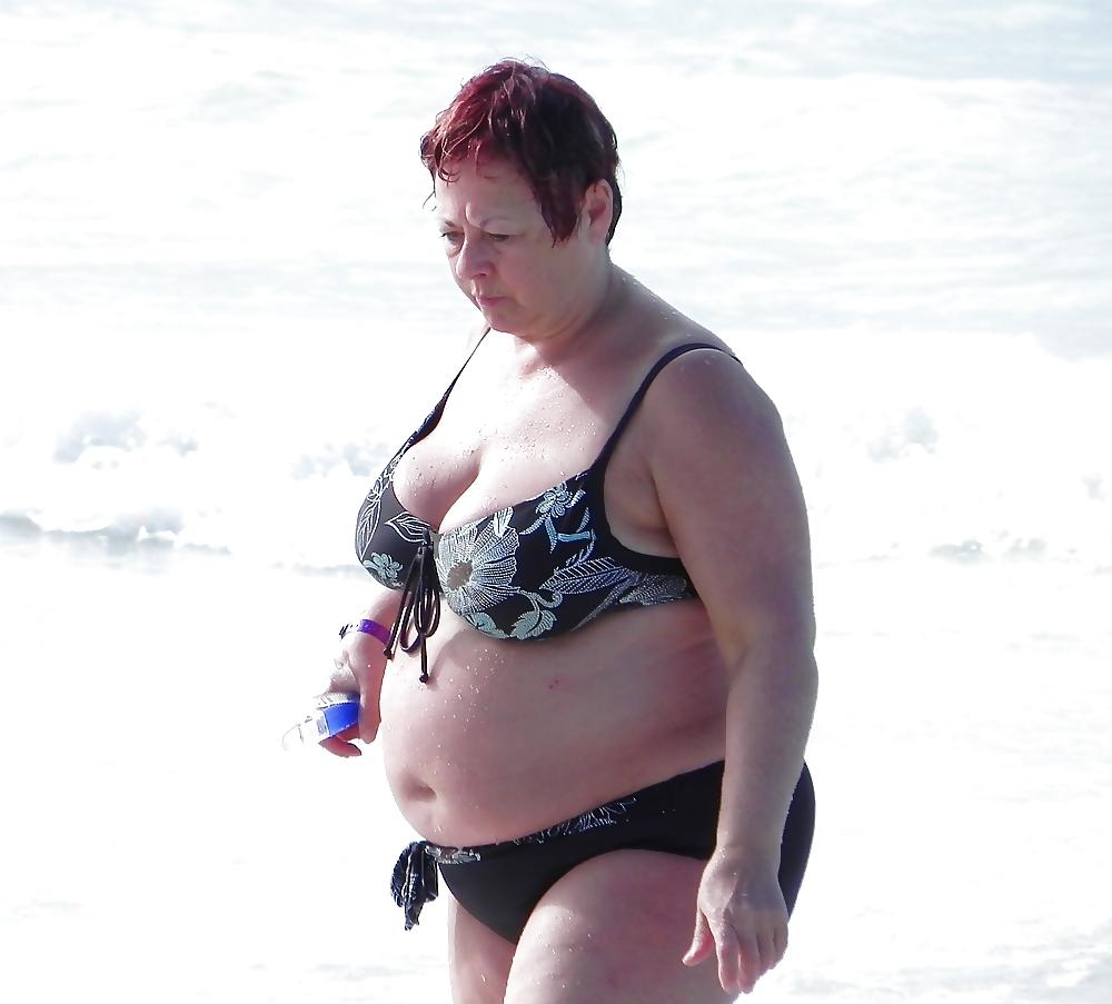 19P Hot bikini granny bbw
