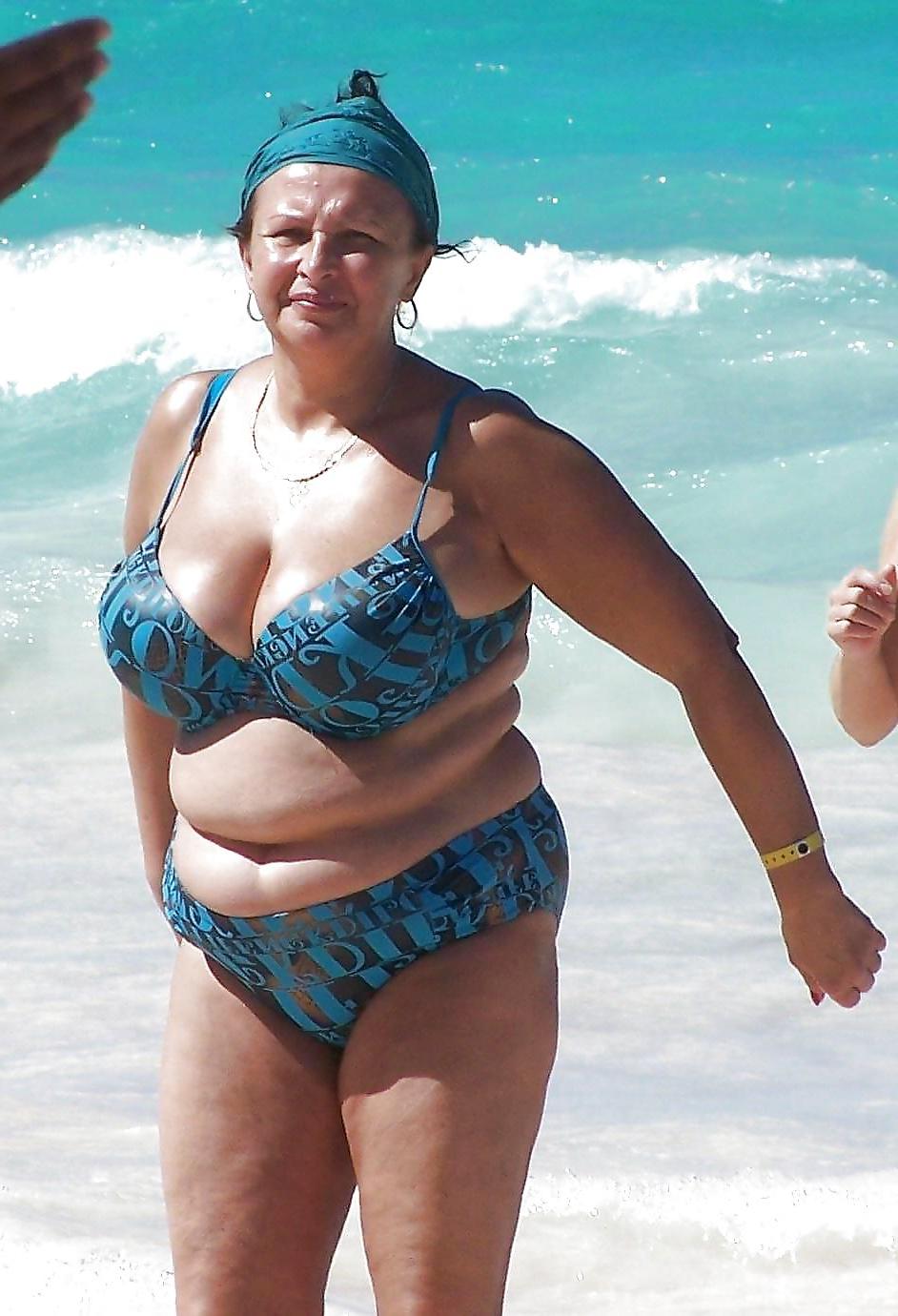 19P Hot bikini granny bbw