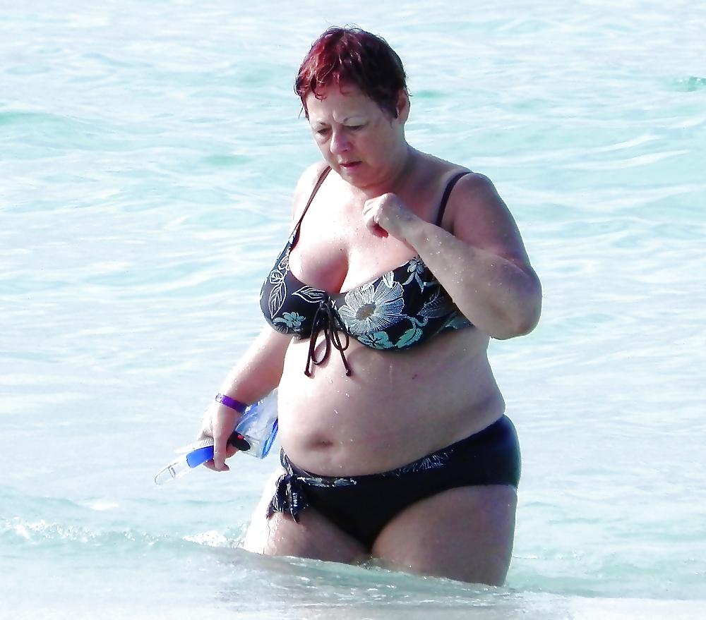 19P Hot bikini granny bbw