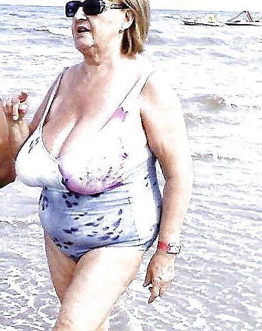 19P Hot bikini granny bbw