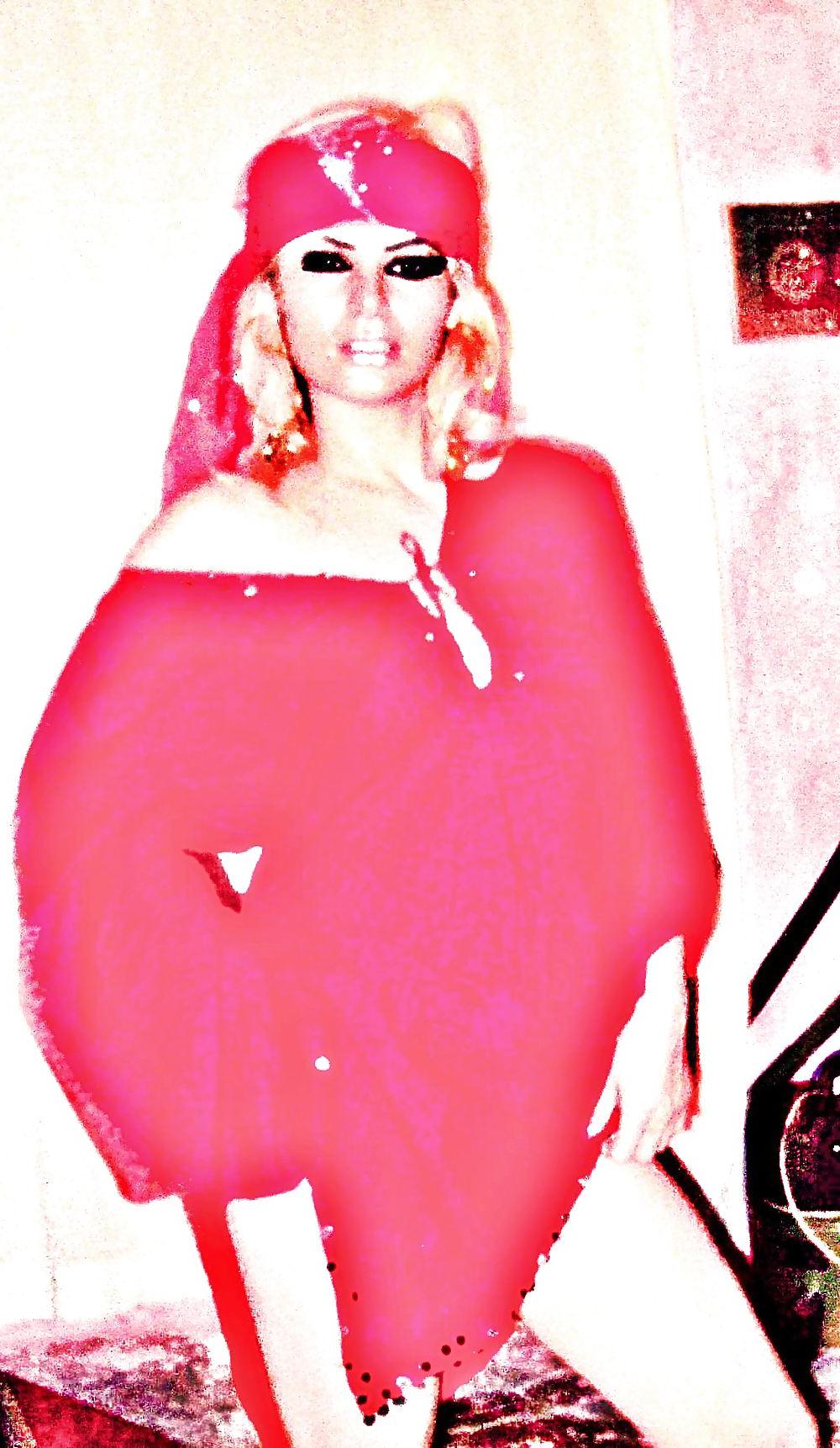 21P Turkish sexy Blonde amateur singer