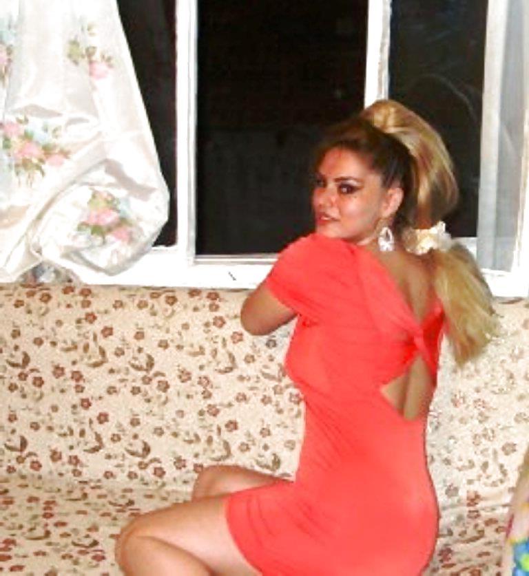 21P Turkish sexy Blonde amateur singer