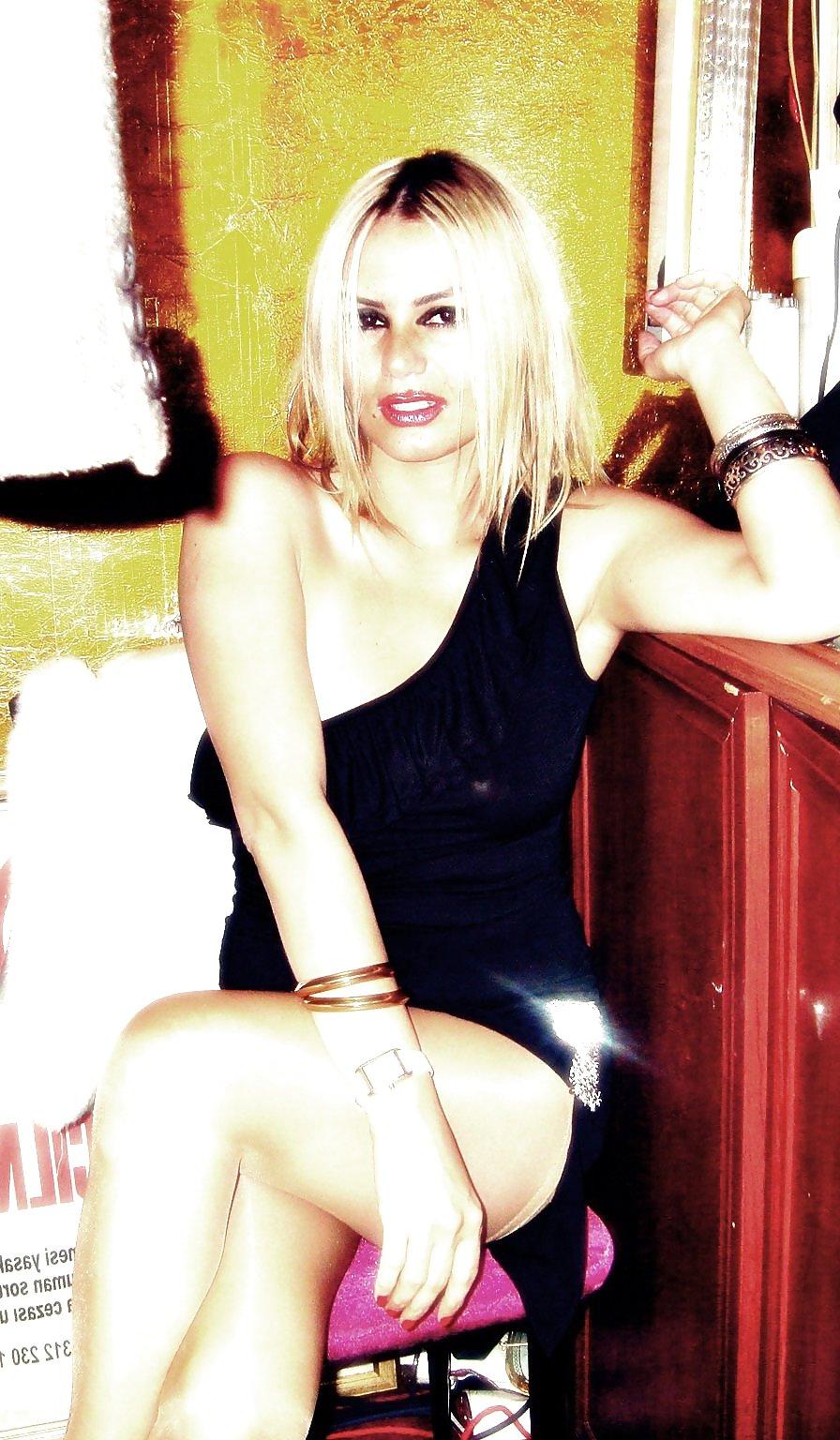 21P Turkish sexy Blonde amateur singer