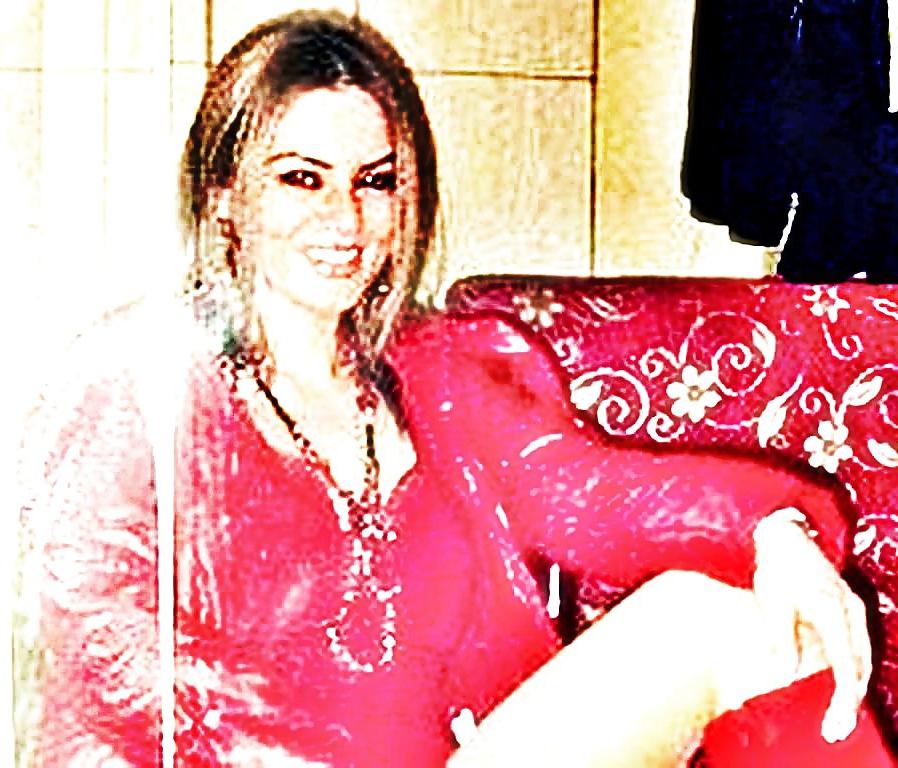 21P Turkish sexy Blonde amateur singer
