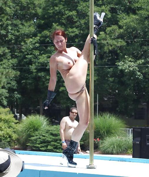 25P Erotic porn pole dancing in the open air