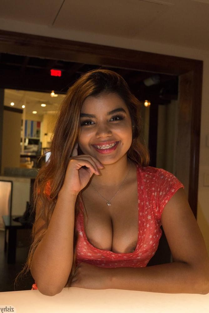 25P Cleavage Downblouse  &amp; Nipple Peeks Collection Vol. 70