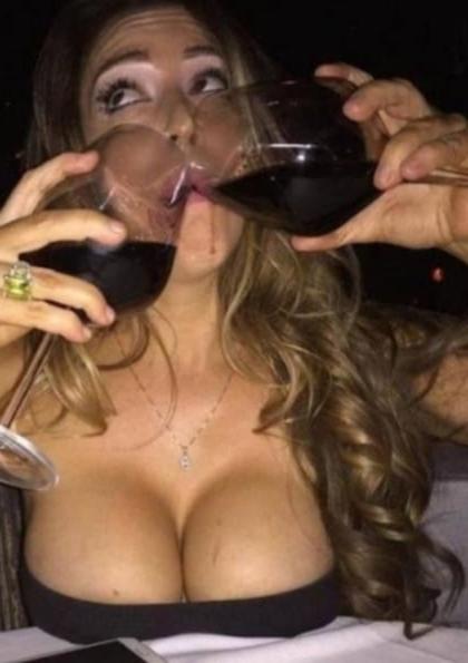 25P CLEAVAGE VALLEY  JUST FUCKIN CLICK IT