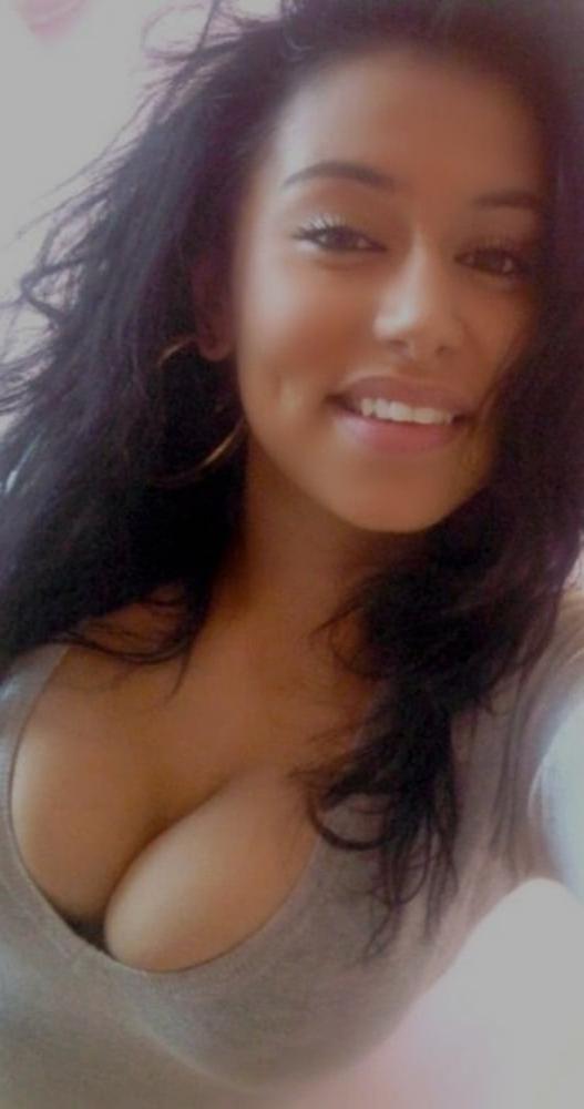 25P CLEAVAGE VALLEY  JUST FUCKIN CLICK IT