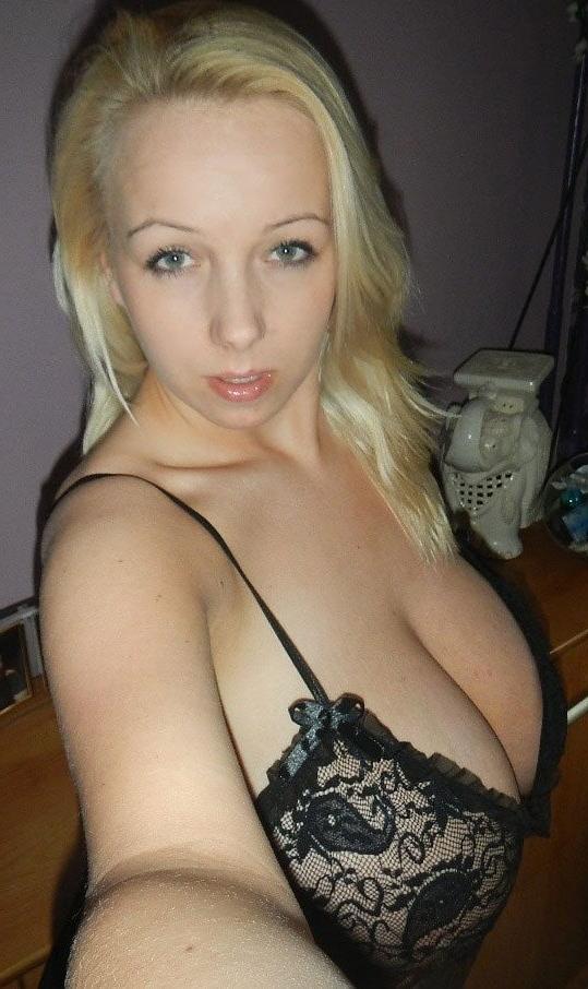 25P CLEAVAGE VALLEY  JUST FUCKIN CLICK IT