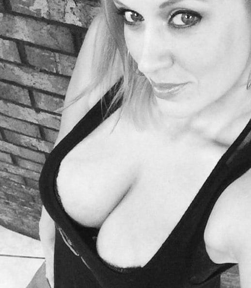 25P CLEAVAGE VALLEY  JUST FUCKIN CLICK IT