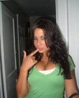 25P CLEAVAGE VALLEY  JUST FUCKIN CLICK IT
