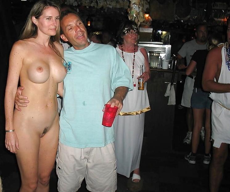 25P Ban the use of clothing for women in public places 2