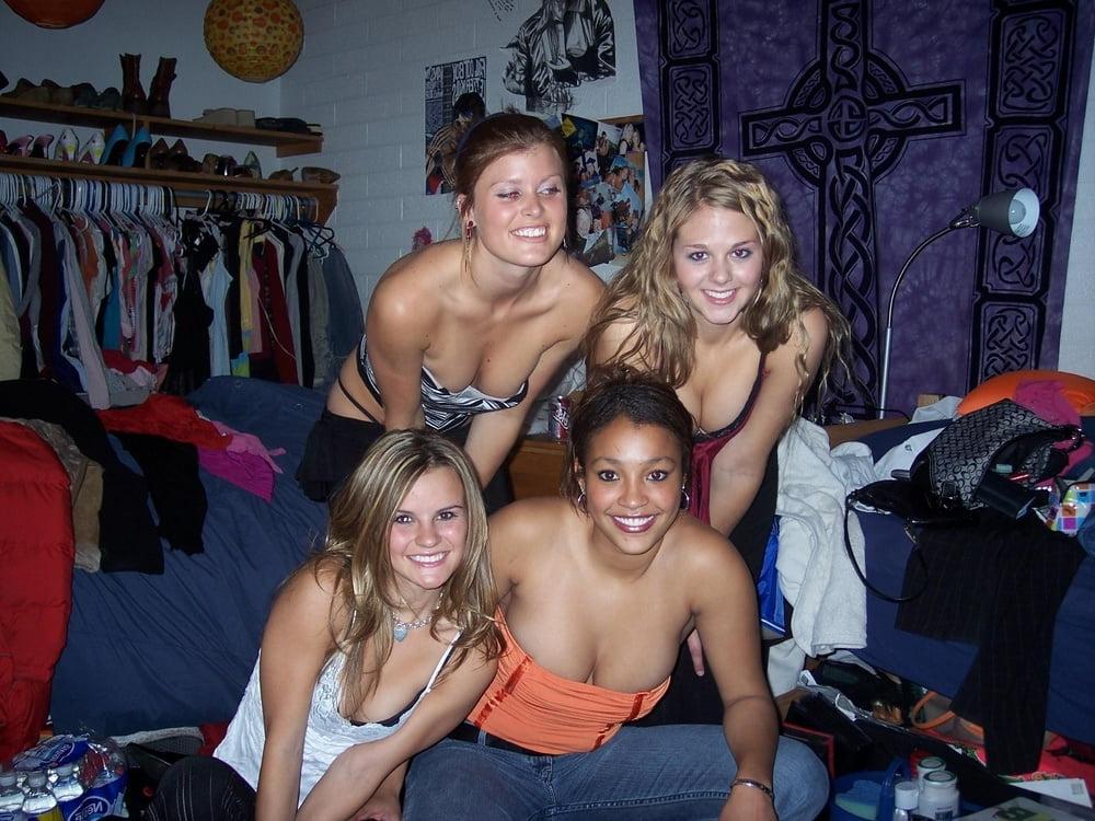 25P Cleavage Downblouse  &amp; Nipple Peeks Collection Vol.1