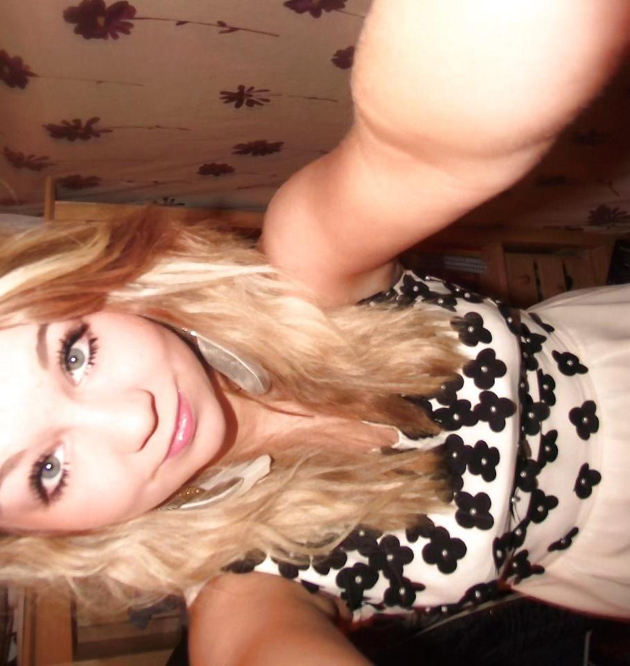 4P Blonde british girl