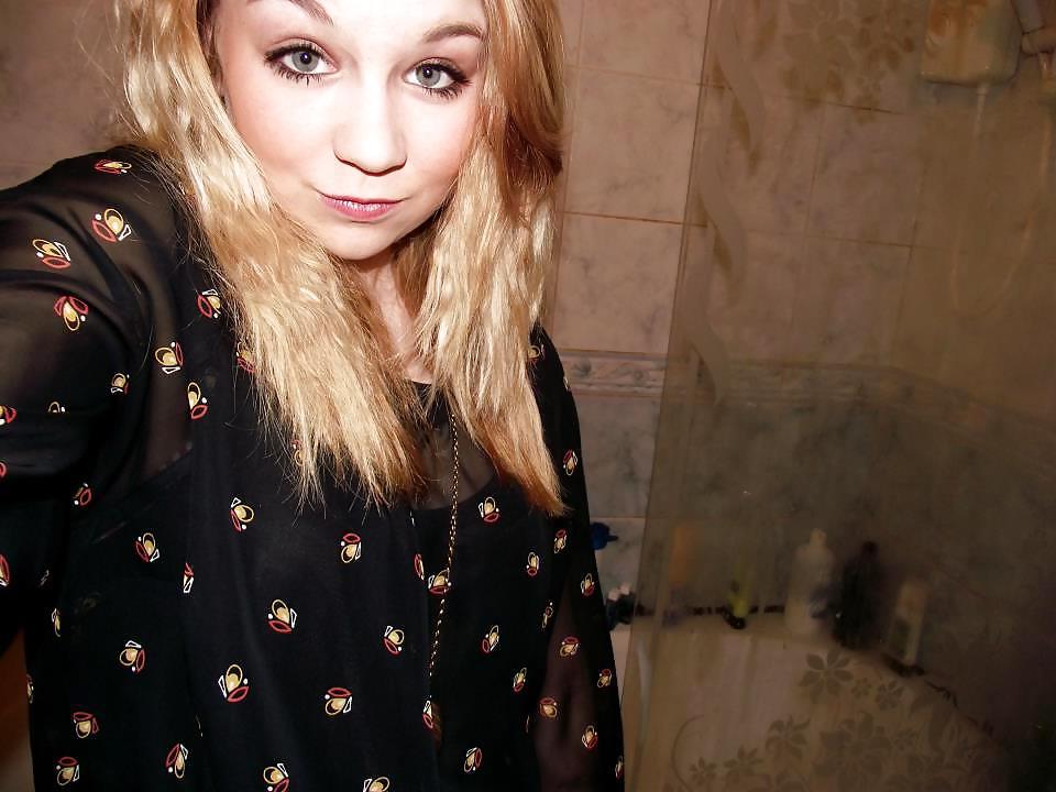 4P Blonde british girl