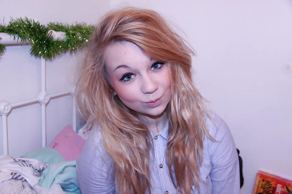 4P Blonde british girl