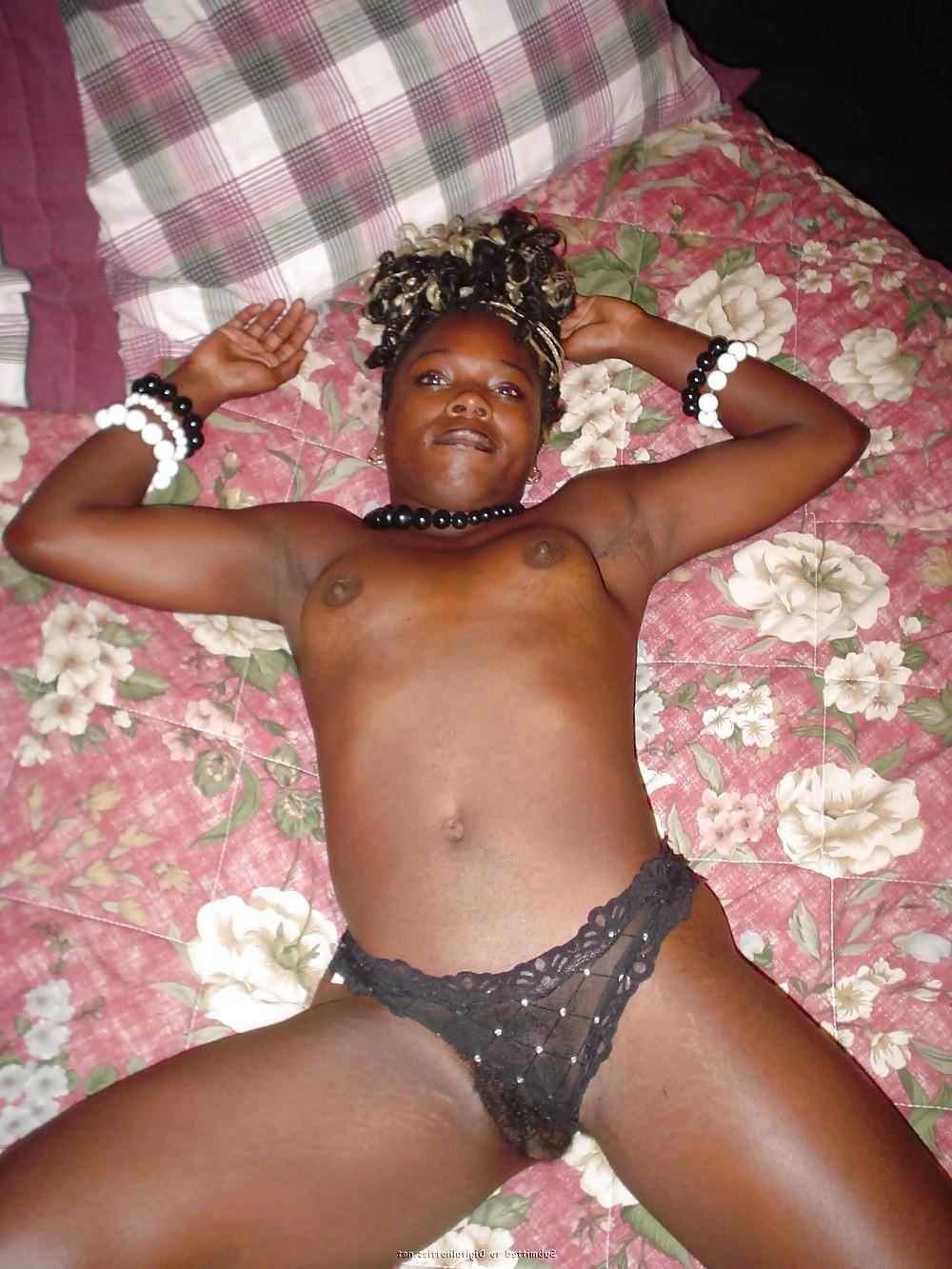 25P BLACK WHORE WITH A NICE CUNT