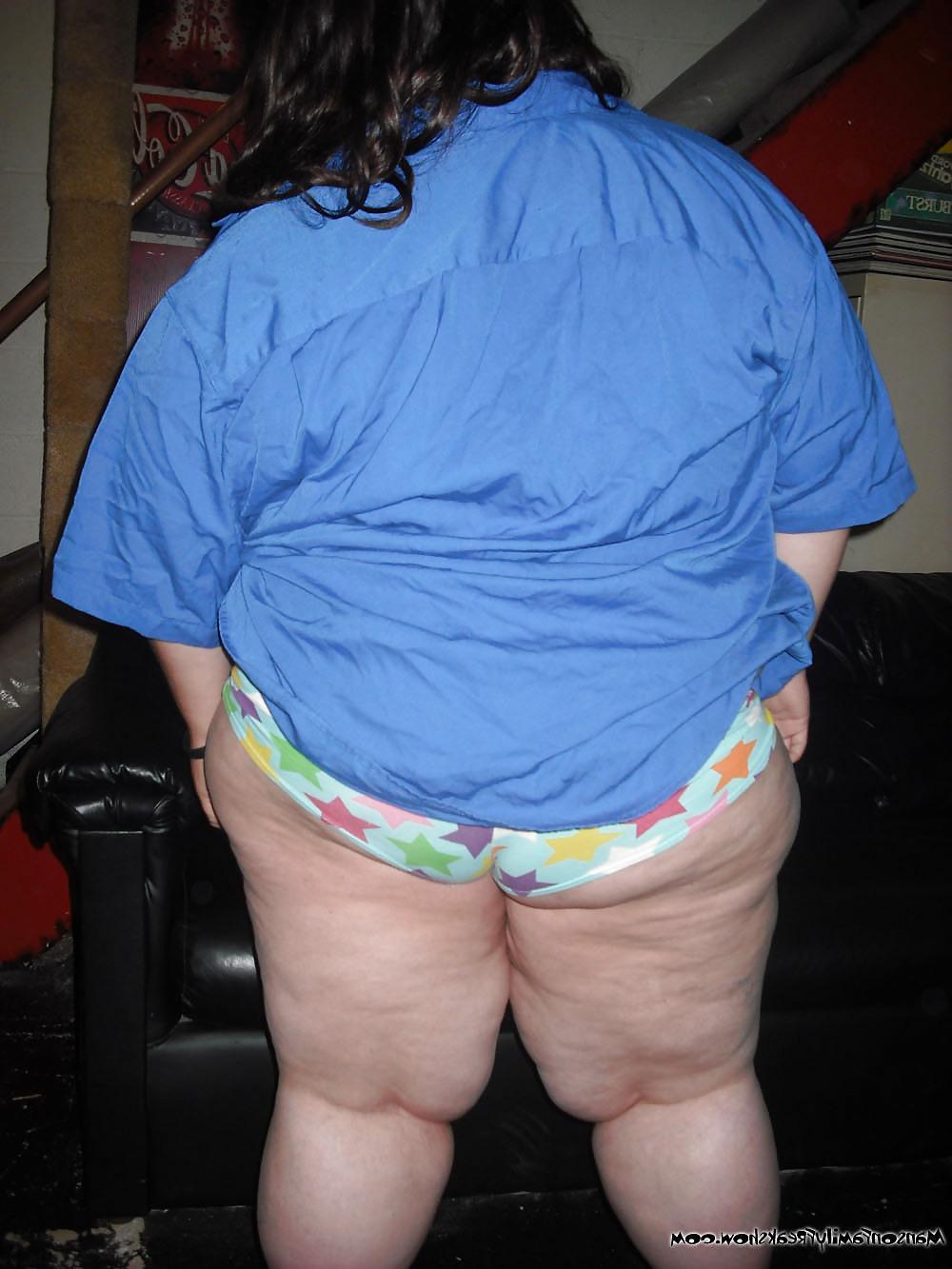 20P McDonalds Lesbian BBW strips outta uniform