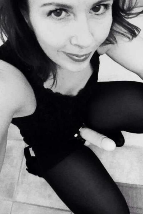 25P Femdom strapon ready for my sub