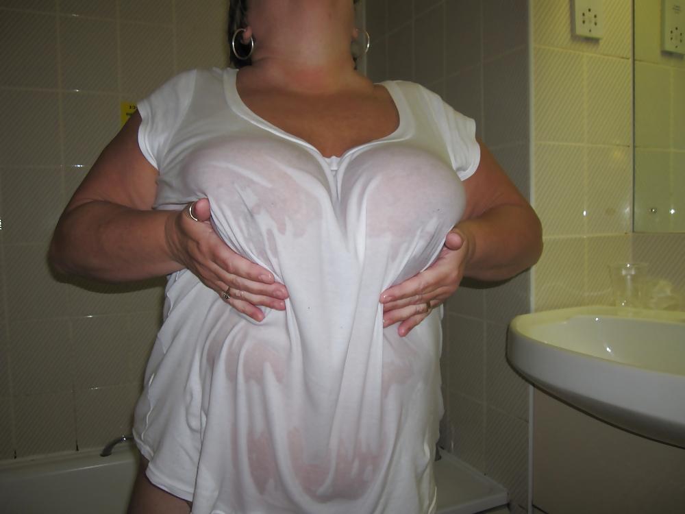 7P Bbw wet tshirt contest
