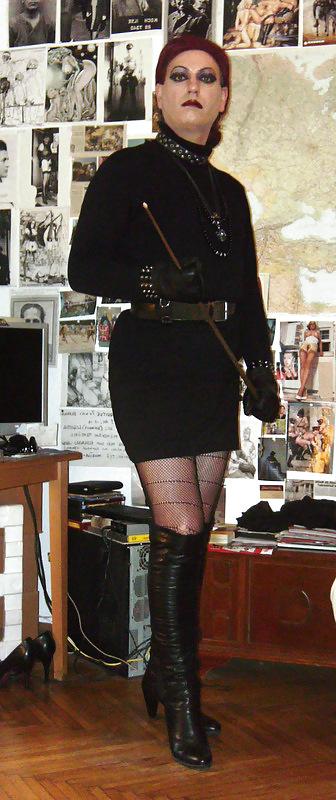 25P Transvestite Domina Madame Crudelitas