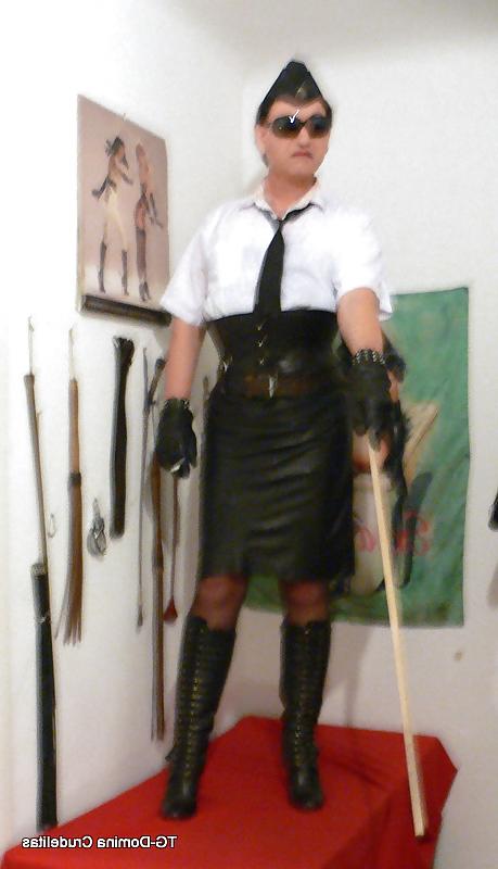 25P Transvestite Domina Madame Crudelitas