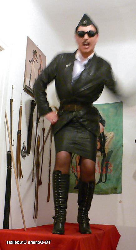 25P Transvestite Domina Madame Crudelitas
