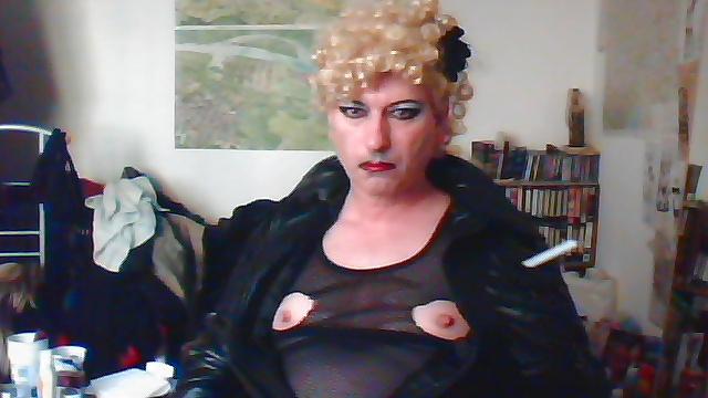 25P Transvestite Domina Madame Crudelitas