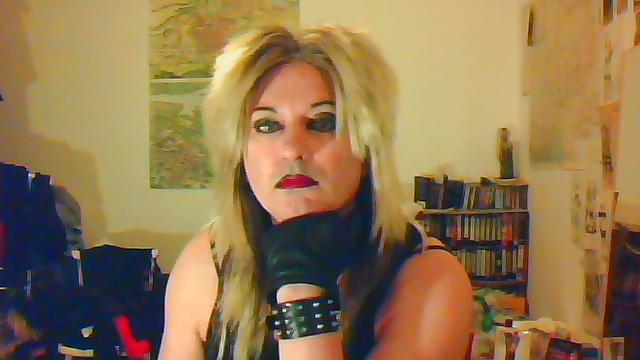 25P Transvestite Domina Madame Crudelitas