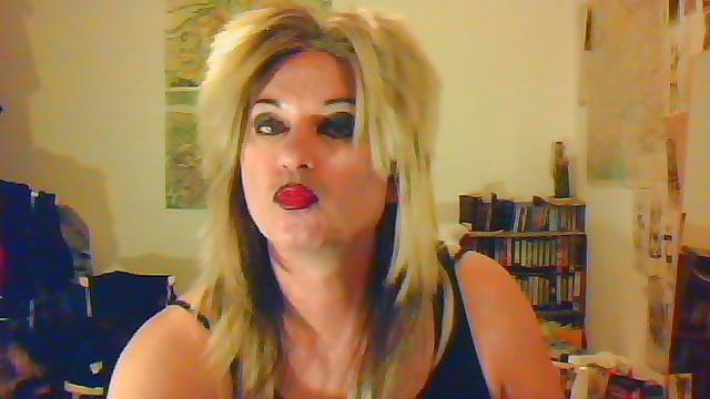 25P Transvestite Domina Madame Crudelitas