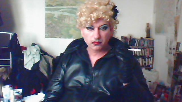 25P Transvestite Domina Madame Crudelitas