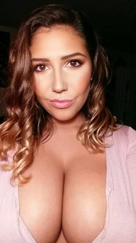 25P CLEAVAGE VALLEY ( V )  FAV VIEWS