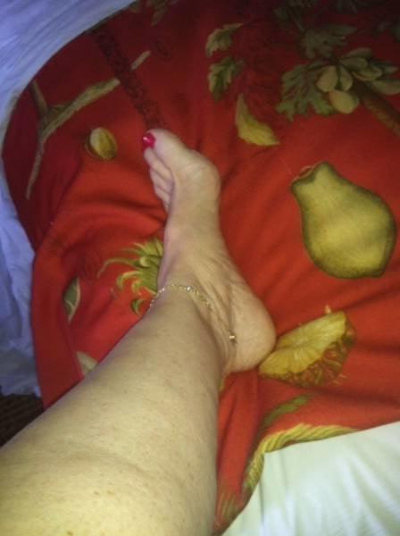 25P Foot fetish