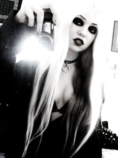 22P Gothic Beauty