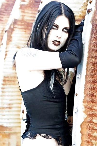 22P Gothic Beauty