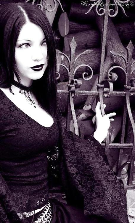 22P Gothic Beauty