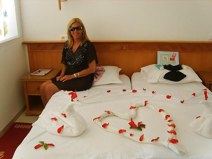10P Who do you like to fuck the blond dutch milf or the dark 