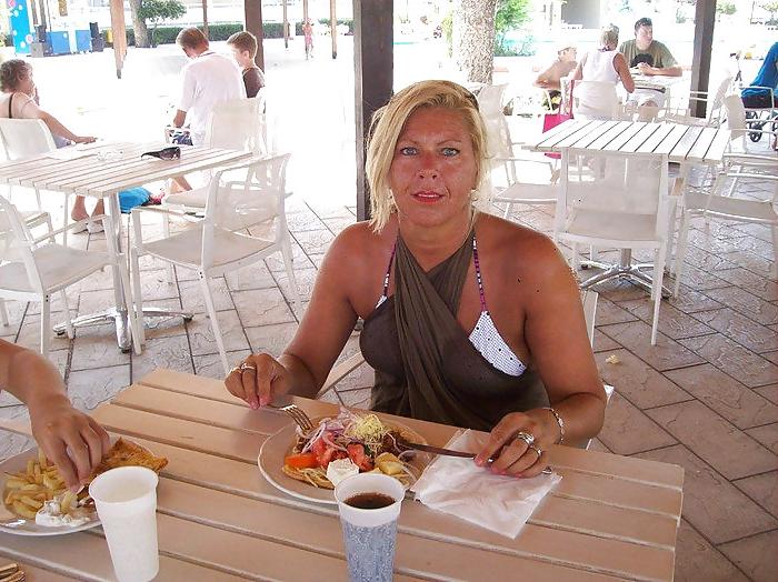 10P Who do you like to fuck the blond dutch milf or the dark 