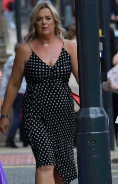 20P Mature ladies braless cleavage pokies 126