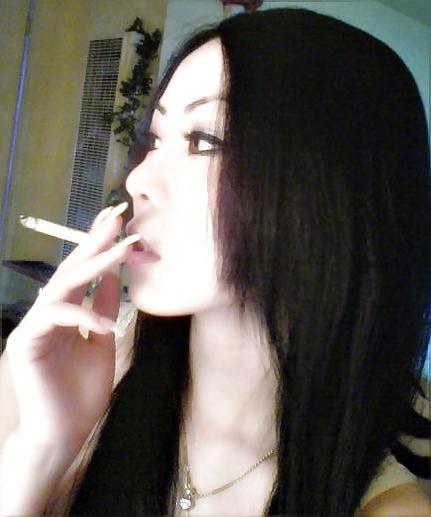25P Rauchende asiatische schoenheiten - smoking fetish asian 2
