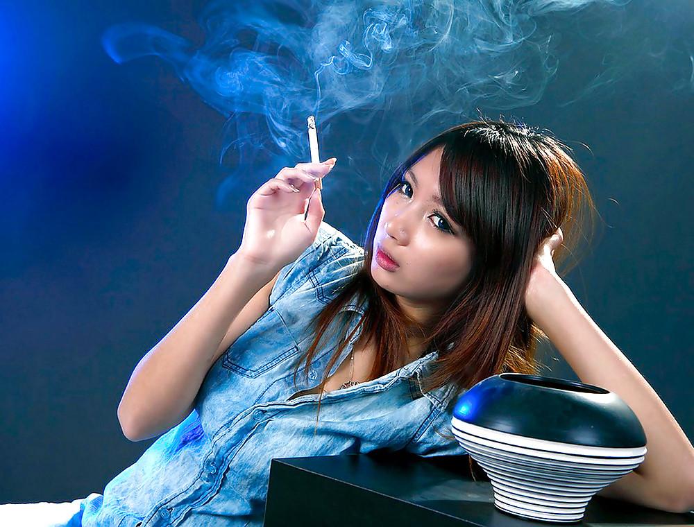 25P Rauchende asiatische schoenheiten - smoking fetish asian 2